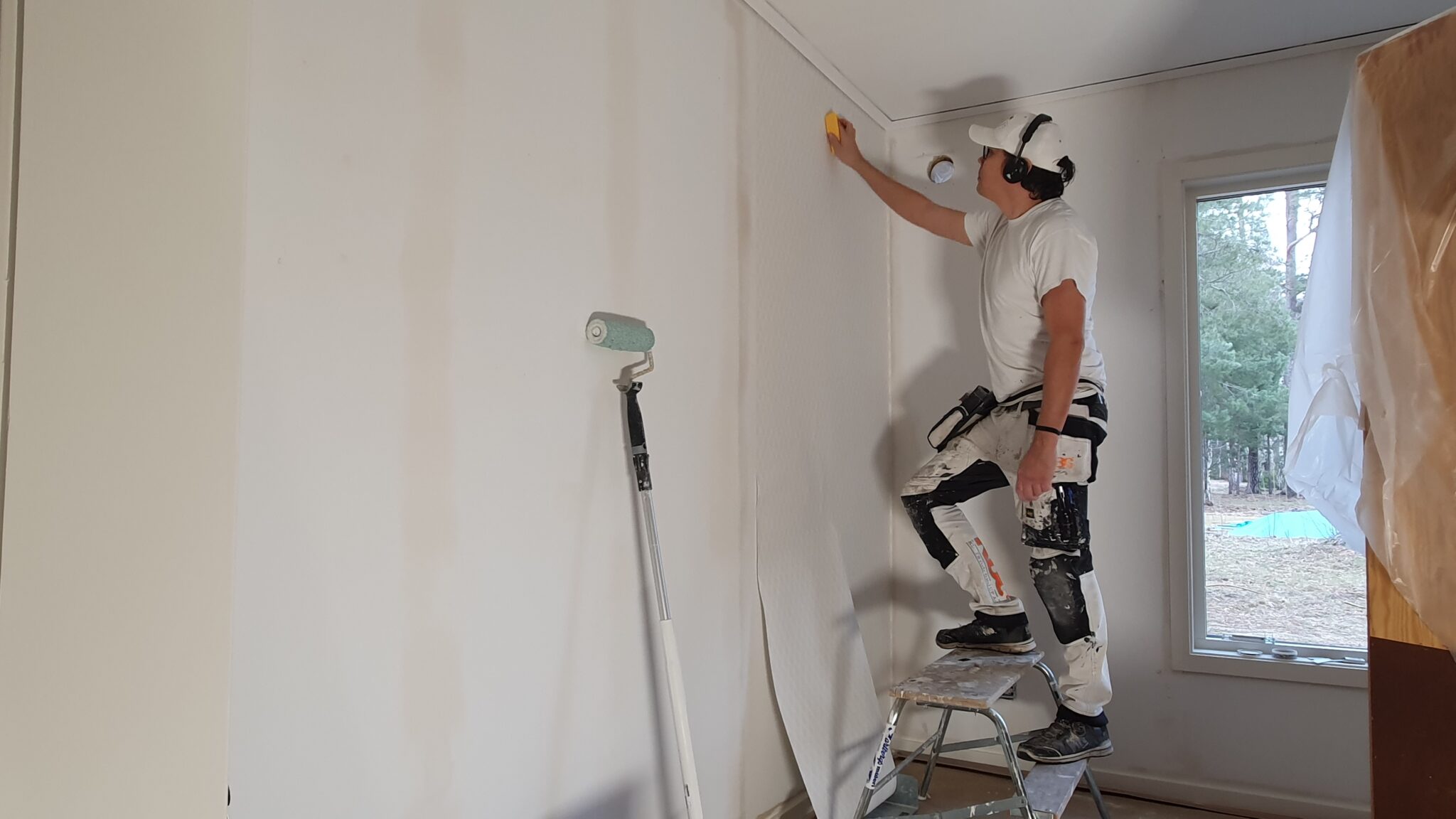 Clothes that a professional painter wears.