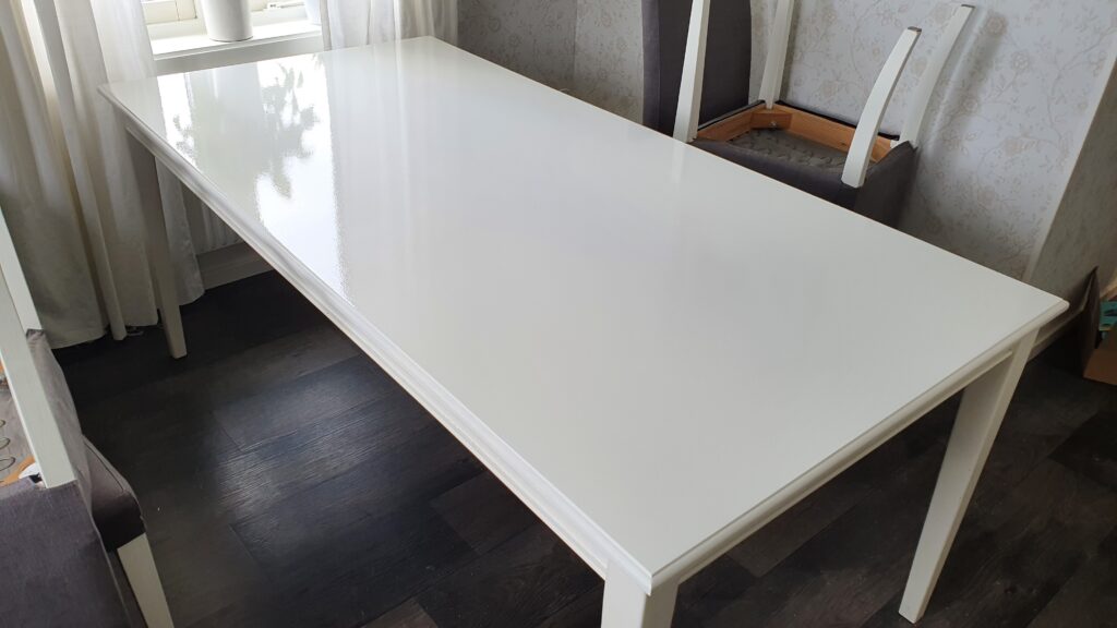 How to paint a wooden table: 3 methods for a perfect finish