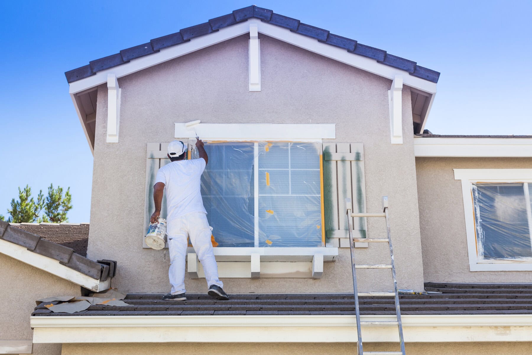 Man painting stucco