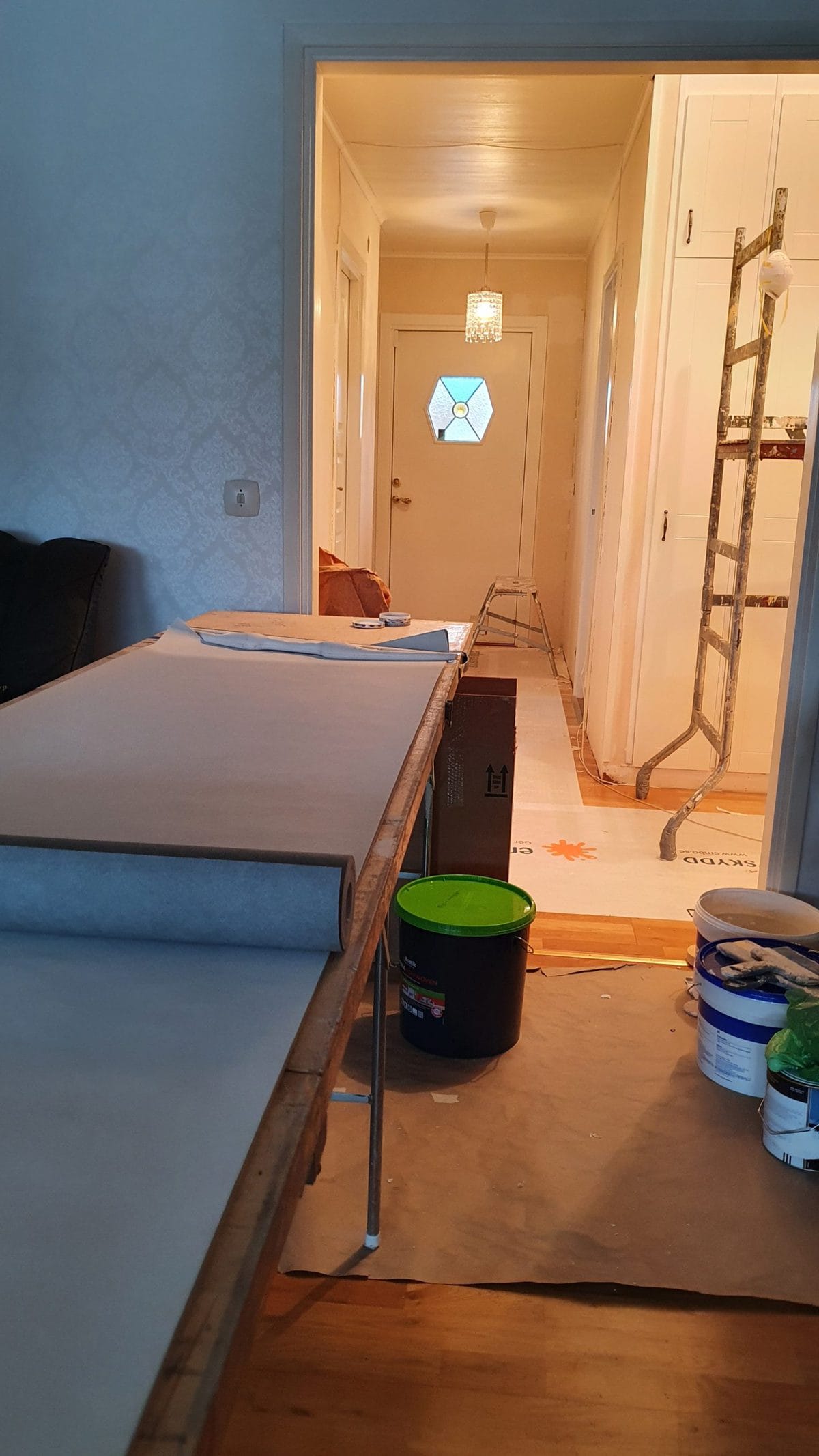 best wallpaper table