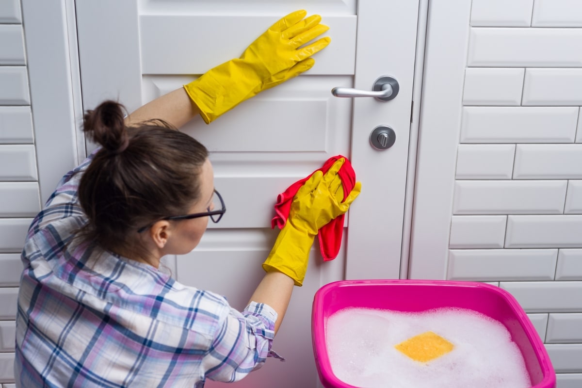 cleaning door