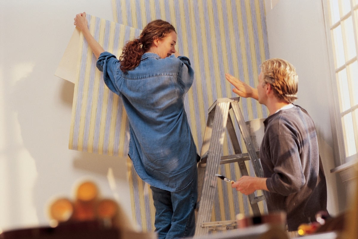 Best Ladders for Hanging Wallpaper: Hang Like a Pro