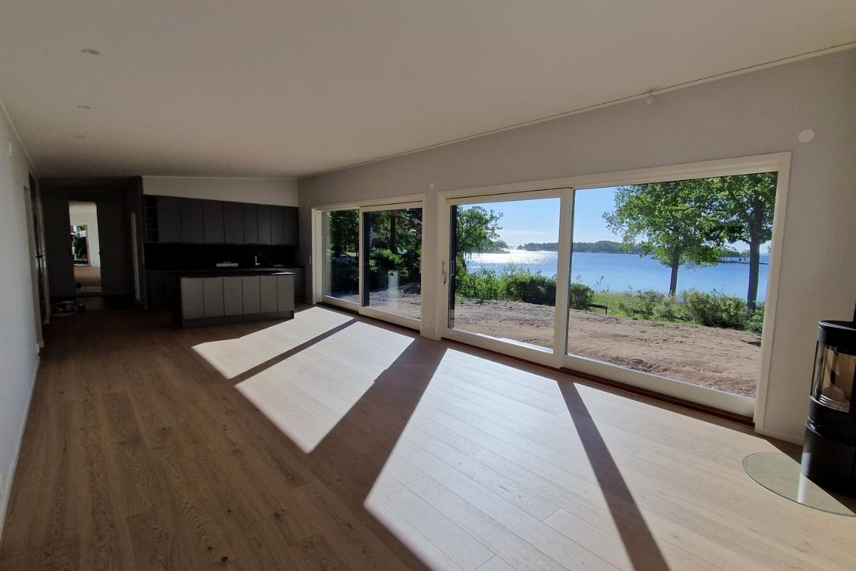 painted ceiling with panorama windows
