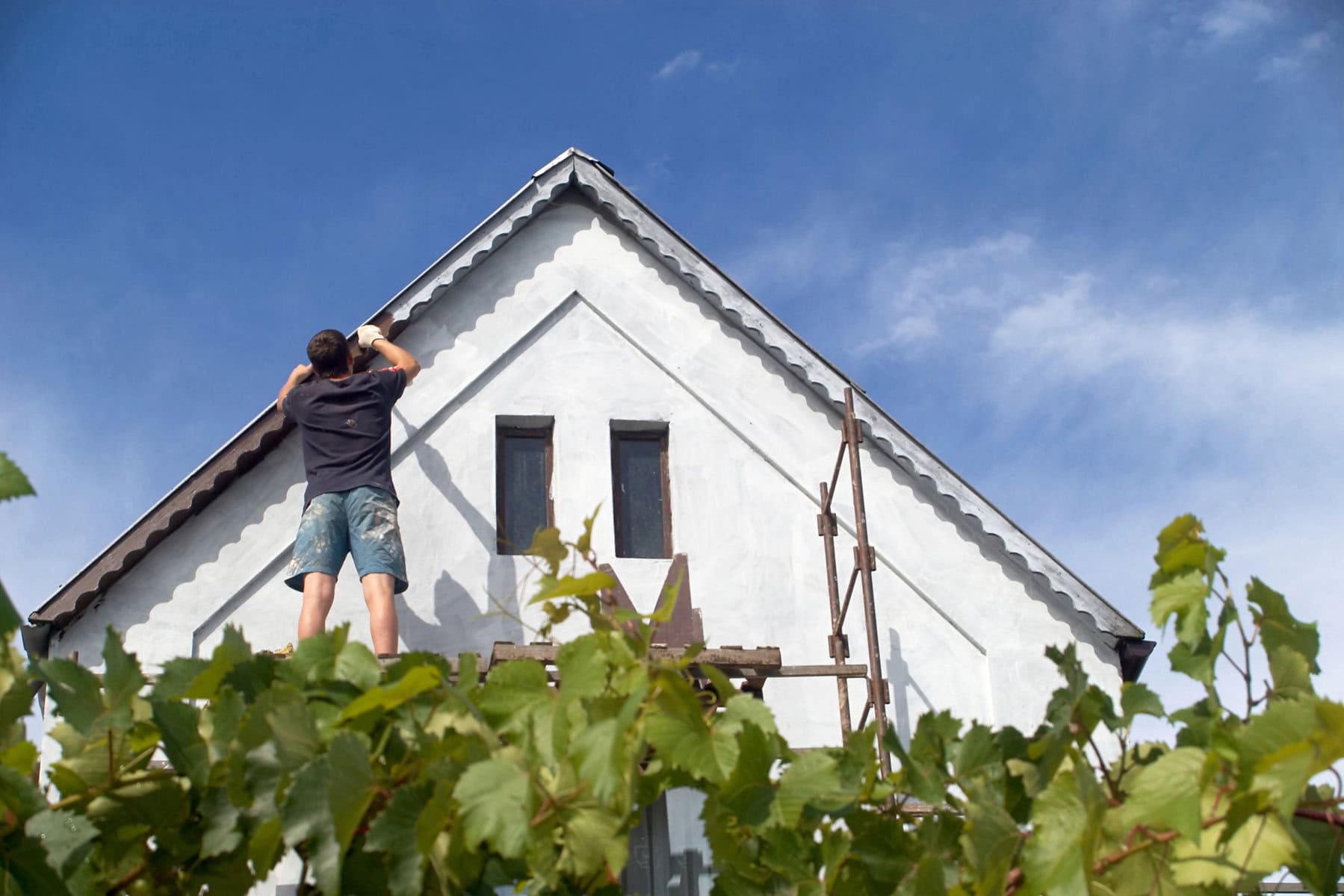 How To Paint Your House Exterior: A Beginner’s Guide